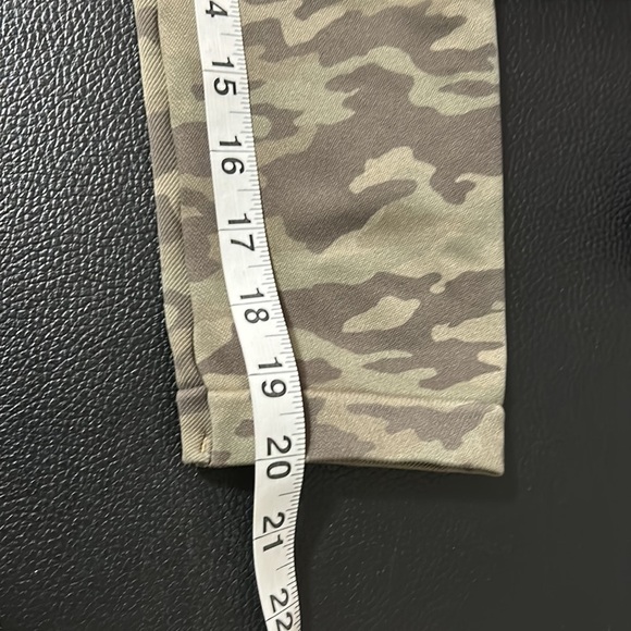 Spanx Look At Me Now Crop Capri Seamless Leggings Green Camo XLarge - Picture 11 of 11